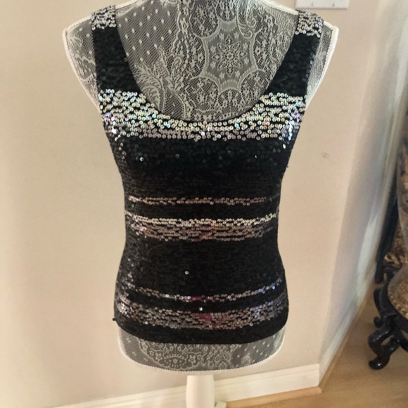 The limited stretch top. - Picture 2 of 7